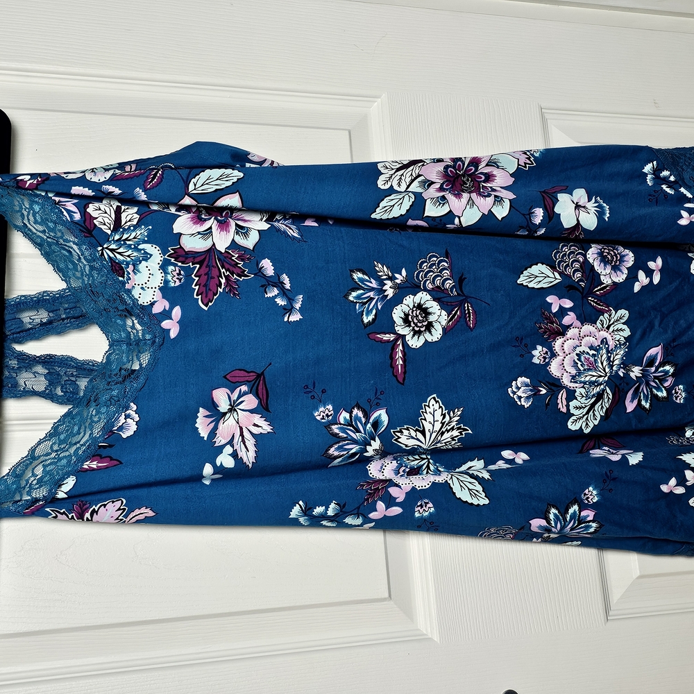 Floral Lace-Trimmed Sleeveless Top